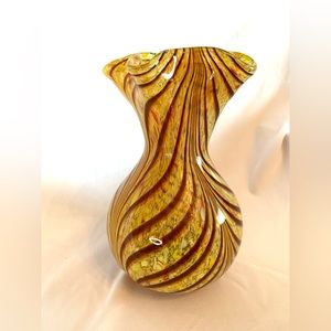 Hand Blown Swirl Design Glass Vase w/ Ribbon Ruffled Edge 10”
